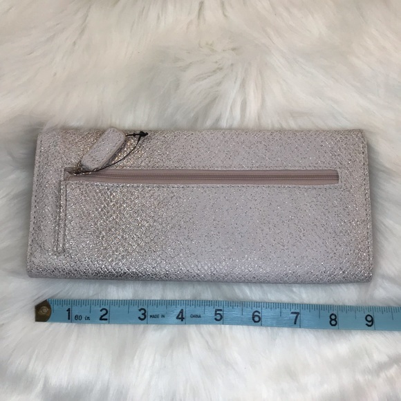 NWOT Kenneth Cole Reaction silver wallet - Picture 3 of 3